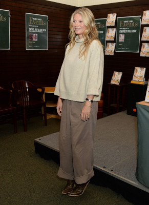 Gwyneth Paltrow – “The Clean Plate Eat, Reset, Heal” Book Signing in LA 01/14/20