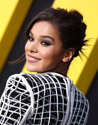 Hailee Steinfeld- ‘Bumblebee’ World Premiere in Los Angeles