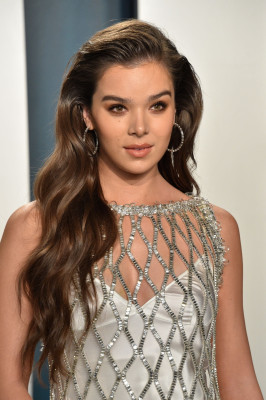 Hailee Steinfeld - Vanity Fair Oscar Party in Beverly Hills 02/09/2020