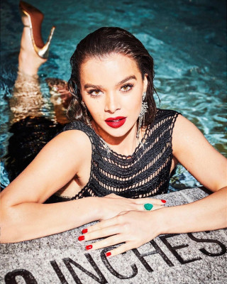Hailee Steinfeld-Cosmopolitan 2021
