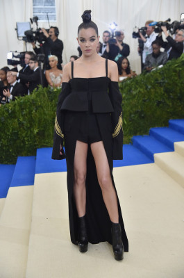 Hailee Steinfeld- Met Gala 2017