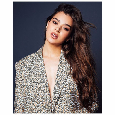 Hailee Steinfeld – AM 2 DM BuzzFeed News Photoshoot November 2019