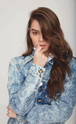 Hailee Steinfeld – Glamour Magazine Spain February 2019