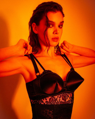 Hailee Steinfeld – for Esquire Mexico March 2025