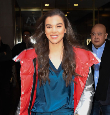 Hailee Steinfeld Style and Fashion 12/18/2018