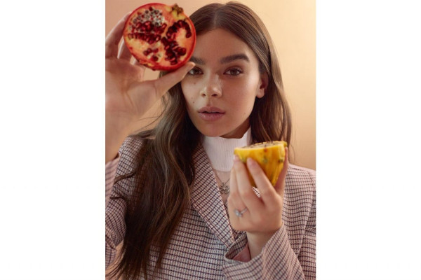 Hailee Steinfeld – The New York Times Style Magazine Singapore January 2019