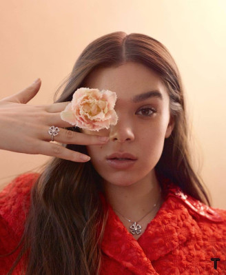 Hailee Steinfeld – The New York Times Style Magazine Singapore January 2019 