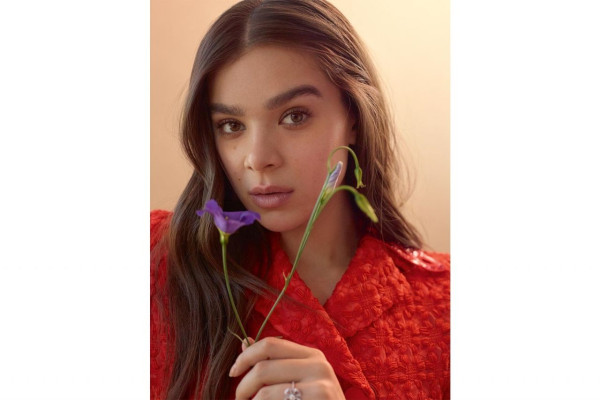 Hailee Steinfeld – The New York Times Style Magazine Singapore January 2019