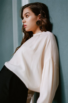 Hailee Steinfeld – Who What Wear UK Photoshoot 2018