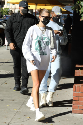 Hailey Rhode Bieber at Honor Bar in Beverly Hills 10/28/2021