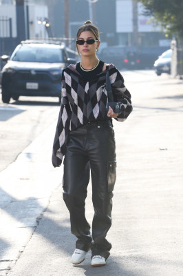 Hailey Rhode Bieber - Shopping in West Hollywood 11/02/2021