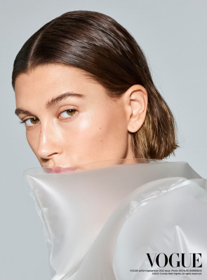 Hailey Baldwin for VOGUE Japan sept 2023