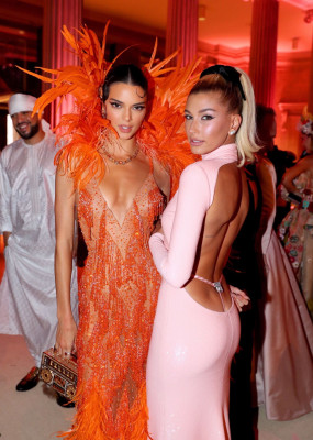Hailey Baldwin – 2019 Met Gala