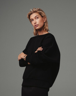 Hailey Baldwin – L’Officiel Paris 2018 Photos