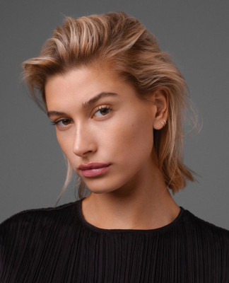 Hailey Baldwin – L’Officiel Paris 2018 Photos
