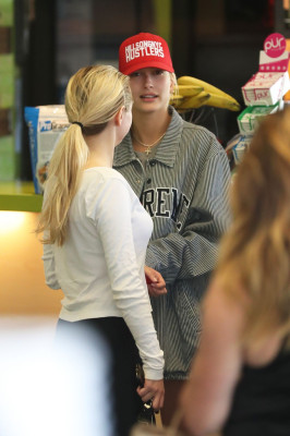 Hailey Baldwin at Earthbar in West Hollywood 