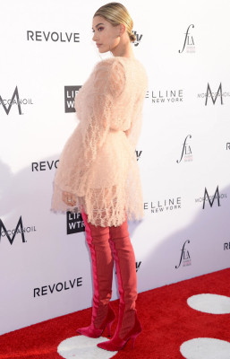 Hailey Baldwin on Red Carpet at Daily Front Row’s Fashion Los Angeles Awards 