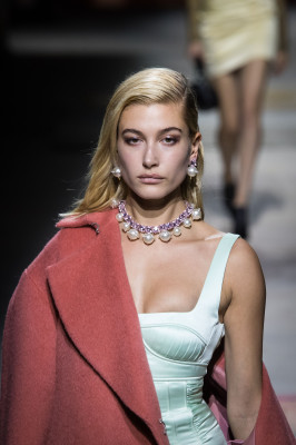Hailey Baldwin pic #997017