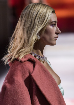 Hailey Baldwin pic #997041