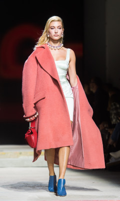 Hailey Baldwin pic #997039
