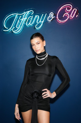 Hailey Baldwin - Tiffany &amp;amp; Co. Holiday Residence in Miami 12/01/2022