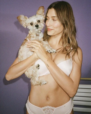 Hailey Bieber - Victoria&#039;s Secret (2022)