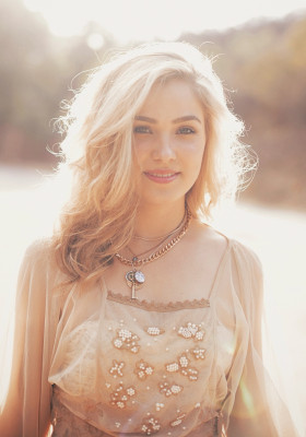 Haley Lu Richardson pic #1222551