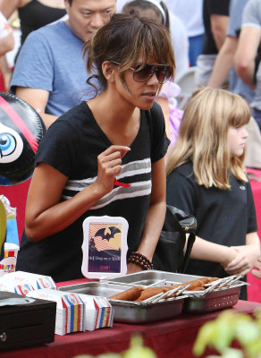 Halle Berry pic #838543