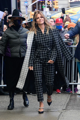 Halle Berry - Arrives at Good Morning America in New York 11/22/2021
