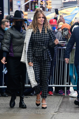 Halle Berry - Arrives at Good Morning America in New York 11/22/2021