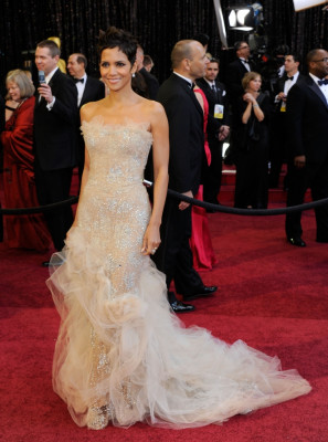 Halle Berry pic #365953