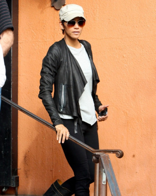 Halle Berry pic #322365