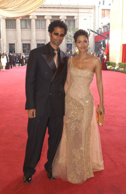 photo 4 in Halle Berry gallery [id2723] -0001-11-30 00:00:00