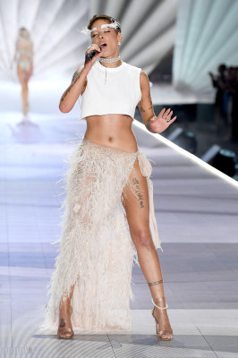 Halsey - Victoria`s Secret Fashion Show in New York 11/08/2018