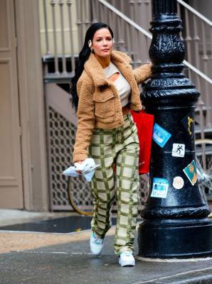 Halsey - &#039;Beats&#039; Photoshoot On Set in New York 10/09/2019