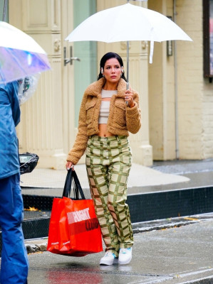 Halsey - &#039;Beats&#039; Photoshoot On Set in New York 10/09/2019