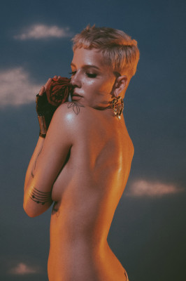 Halsey - Hopeless Fountain Kingdom Promoshoot (2017)