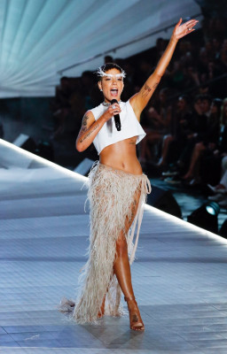 Halsey Performing at 2018 VS Fashion Show in NYC