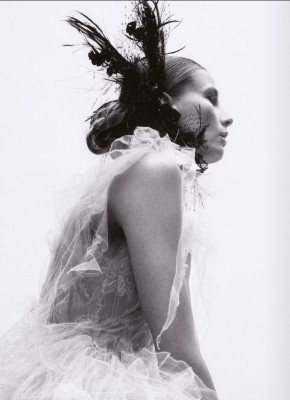 Hana Soukupova for Elle CZ 04.2025 by Greg Kadel