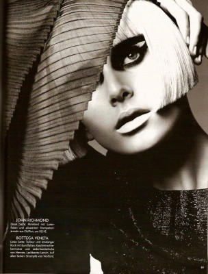 photo 3 in Hana Soukupova gallery [id190983] 2009-09-25 00:00:00