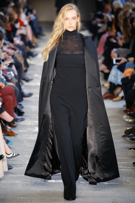 Hannah Ferguson- Max Mara Autumn/Winter 2017 Fashion Show in Milan 