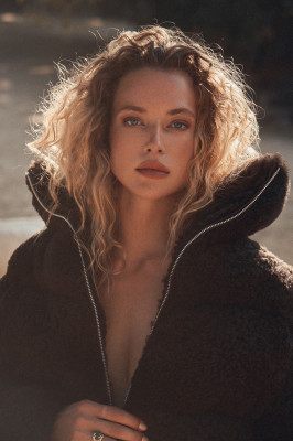 Hannah Ferguson - Harpers Bazaar Greece 