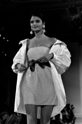 Helena Christensen for Oscar de la Renta SS 1991 show