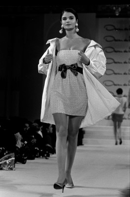 Helena Christensen for Oscar de la Renta SS 1991 show