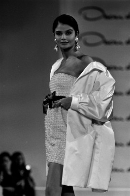 Helena Christensen for Oscar de la Renta SS 1991 show
