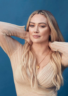 Hilary Duff-Bustle, January 2022