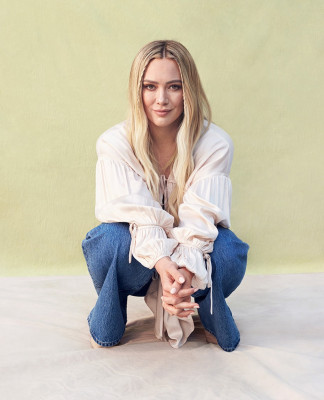 Hilary Duff-Bustle, January 2022