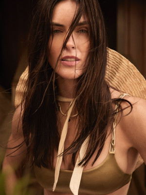 Hilary Rhoda for Harper’s Bazaar Türkiye