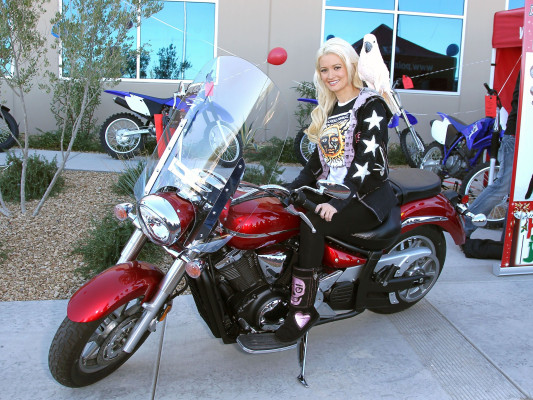 photo 9 in Holly Madison gallery [id326446] 2010-12-14 00:00:00
