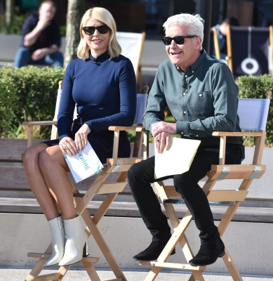 Holly Willoughby pic #1164090